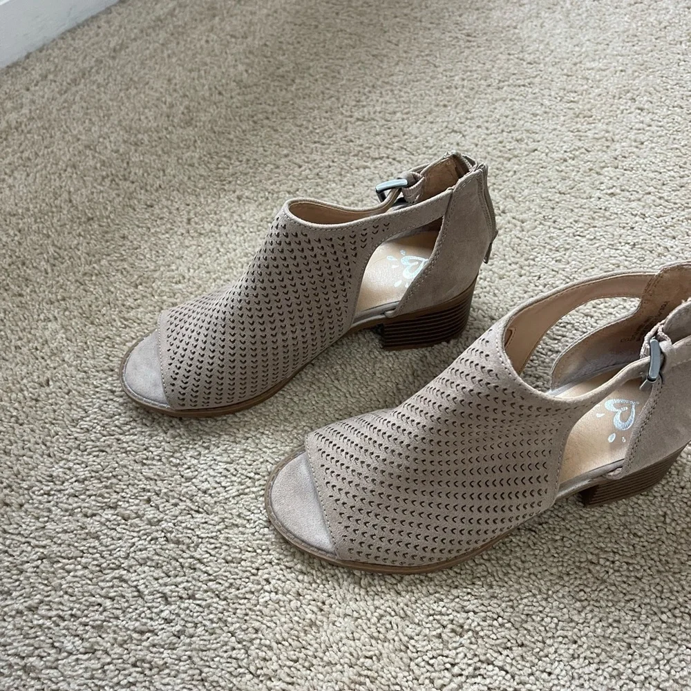 Justice Girls open toe Tan Wedge size 4
